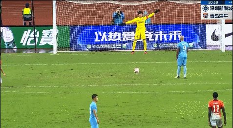 1714136155137075347.gif 9号被扑.gif