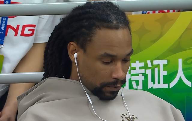 足球直播-要更换外援吗？杜锋给出答案，广东在等一个人，萨林杰疑似被裁了