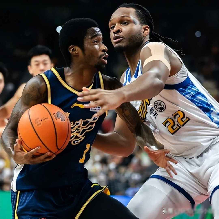 英超直播-萨林杰倒了，广东内线塌了，体系被迫重启|广东队|广东男篮|王少杰|篮板|杜锋_新浪体育_新浪新闻