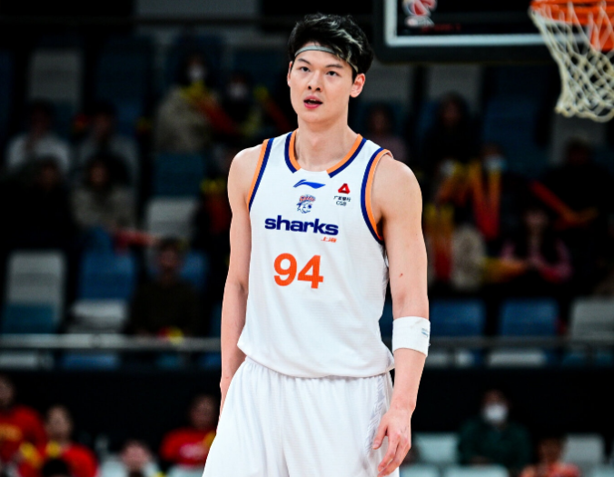 NBA直播-本土内线PK！王哲林24+17+9前板完胜周琦 总分超刘炜豪取19连胜
